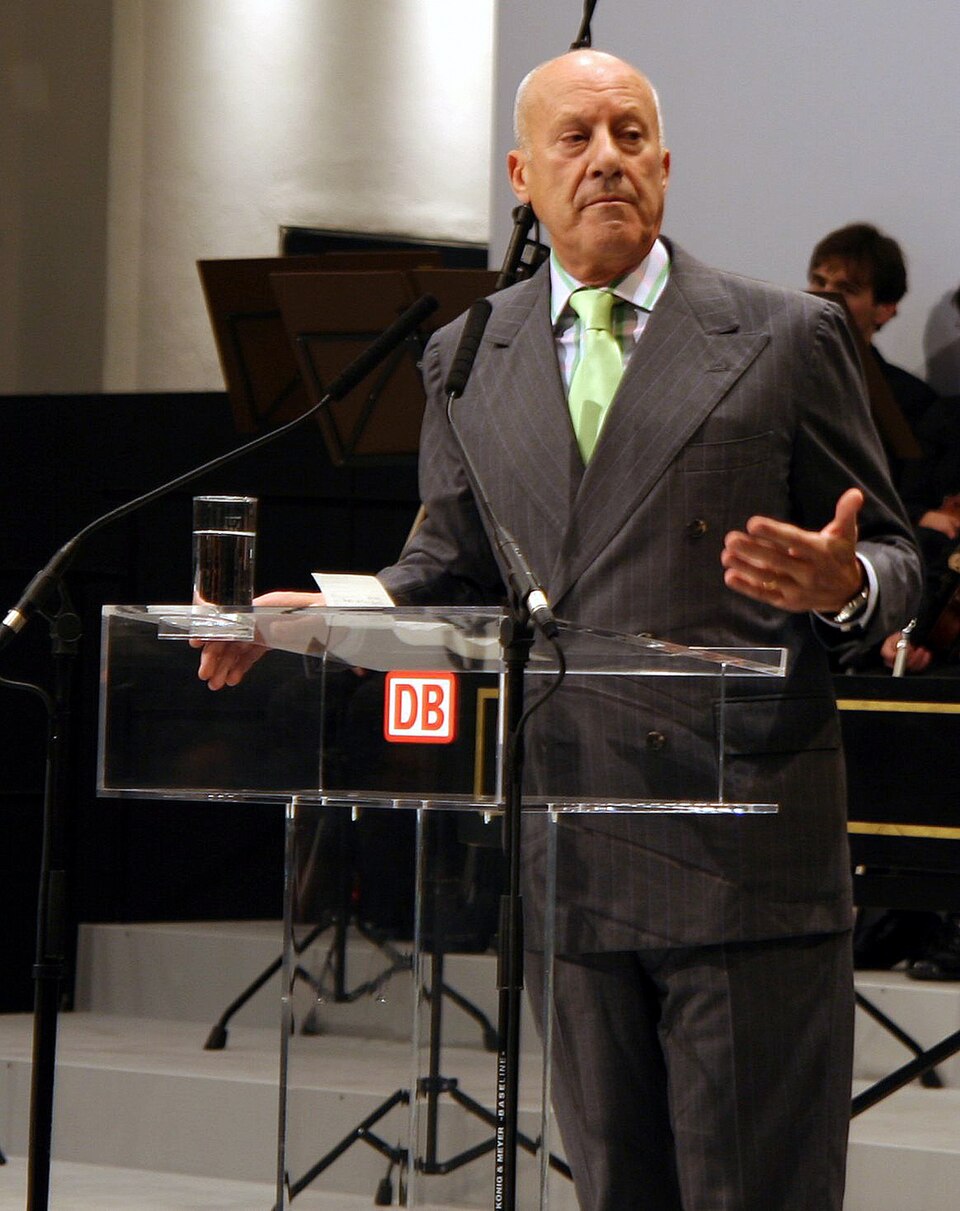 Portrait of Norman Foster